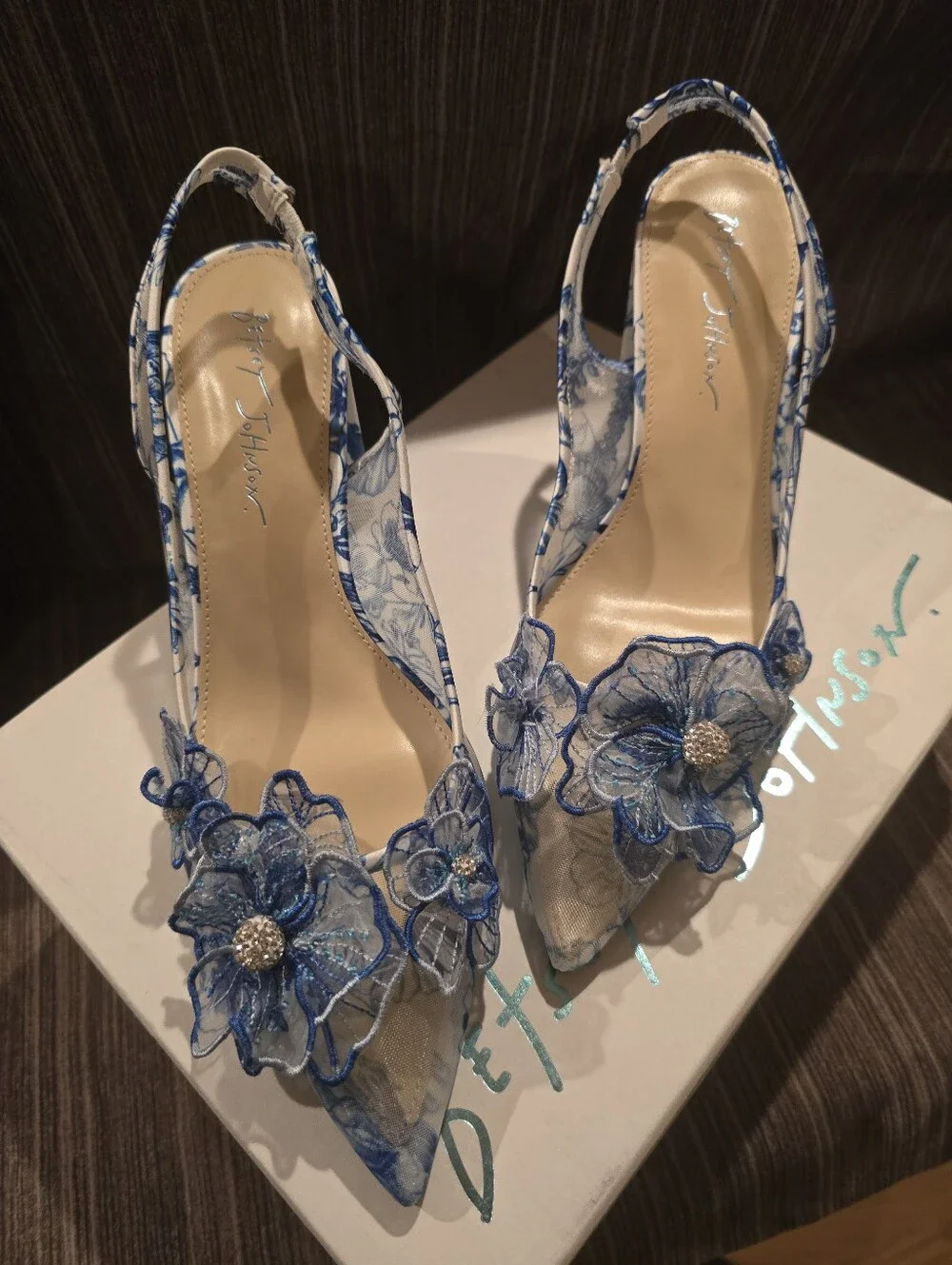 NWT Betsey Johnson Petra WHT/BLU FLORALEmbellished Slingback Heels, Size 9.5 - Picture 8 of 16